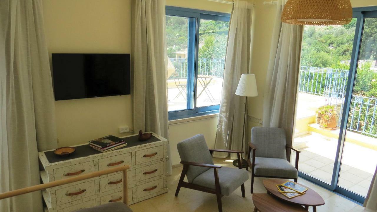 Artsea Studio Apartment With Sea View Ein Hod Bagian luar foto